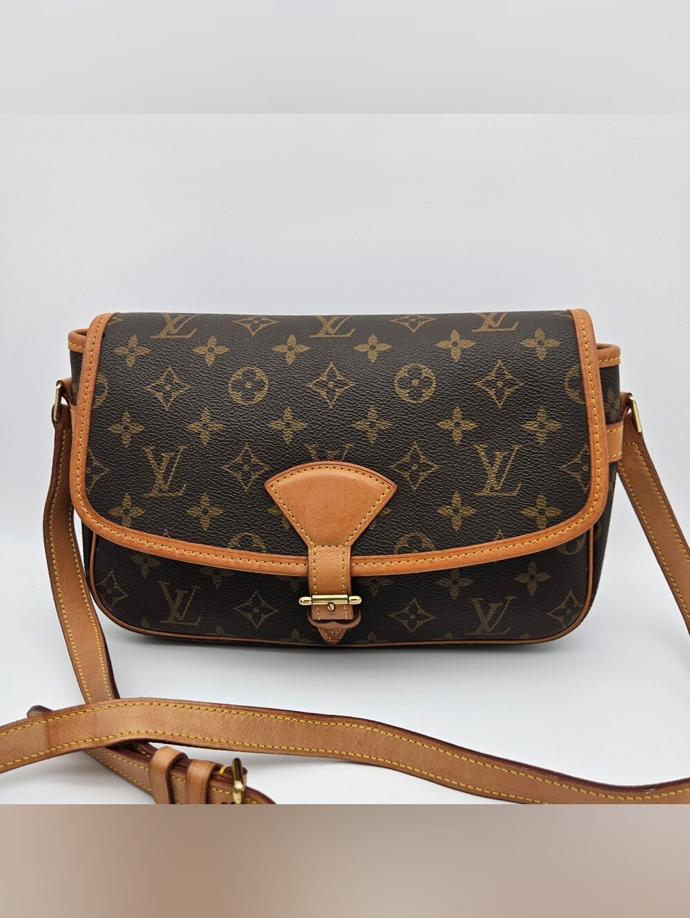 Authentic Louis Vuitton Sologne #4425M